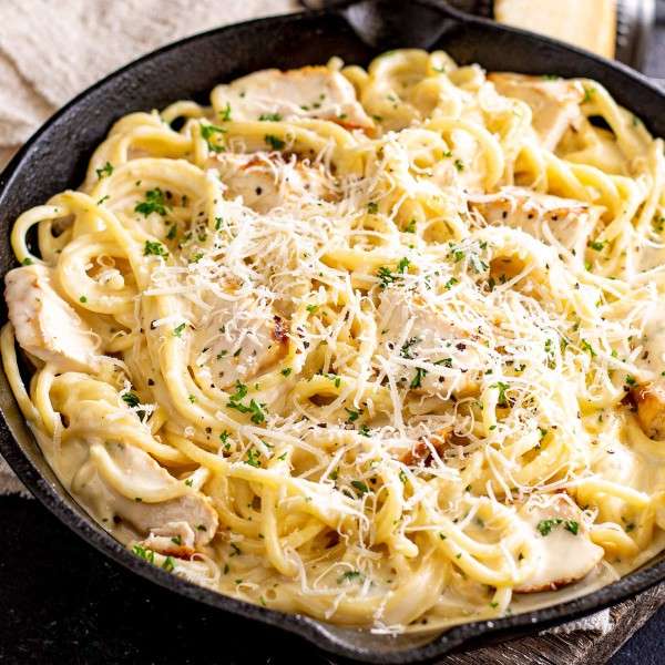 Creamy Garlic Parmesan Chicken Pasta Overview